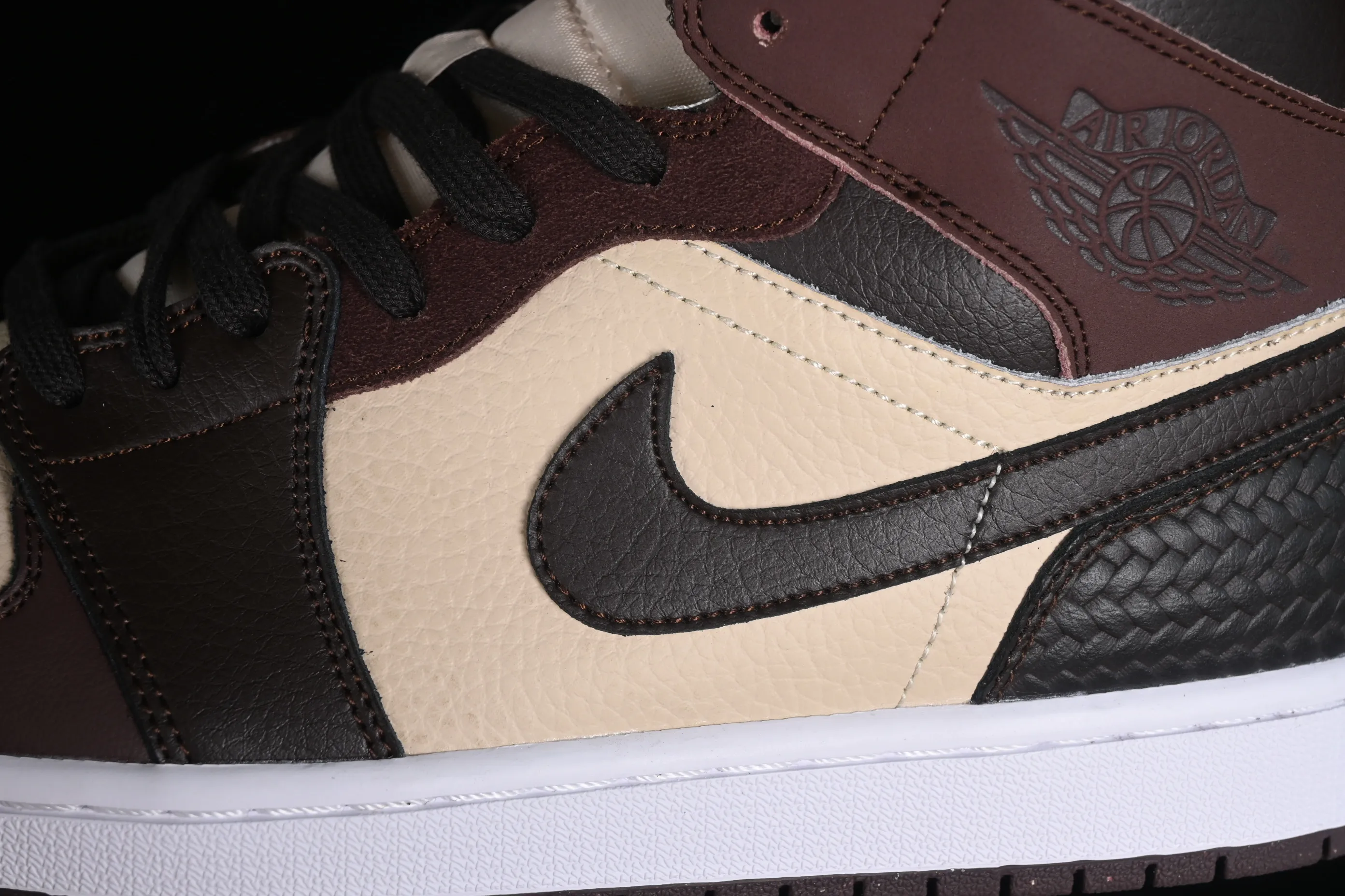 All Categories Air Jordan Jordan Series Basketball Shoes Air Jordan 1 Mid Air Jordan 1 Mid AJ1 Joe 1 Velvet Brown Zhongbang Basketball Shoes FZ4359-200